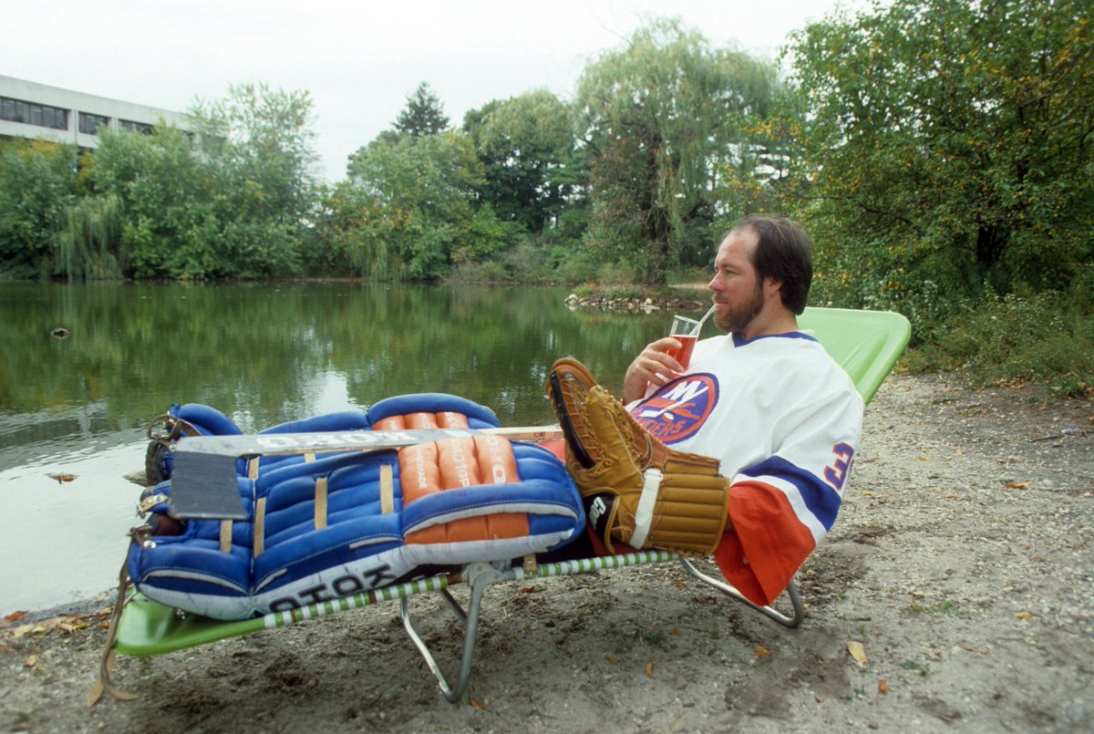 NYIslanders's tweet photo. When you’re on PTO but your boss keeps emailing you. https://t.co/8yOZhs29HX