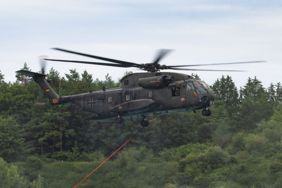 AviaphotoYannis's tweet image. #Clearwater2024 at Lechfeld with some bad weather🫠
#CH53 #helicopter #luftwaffe