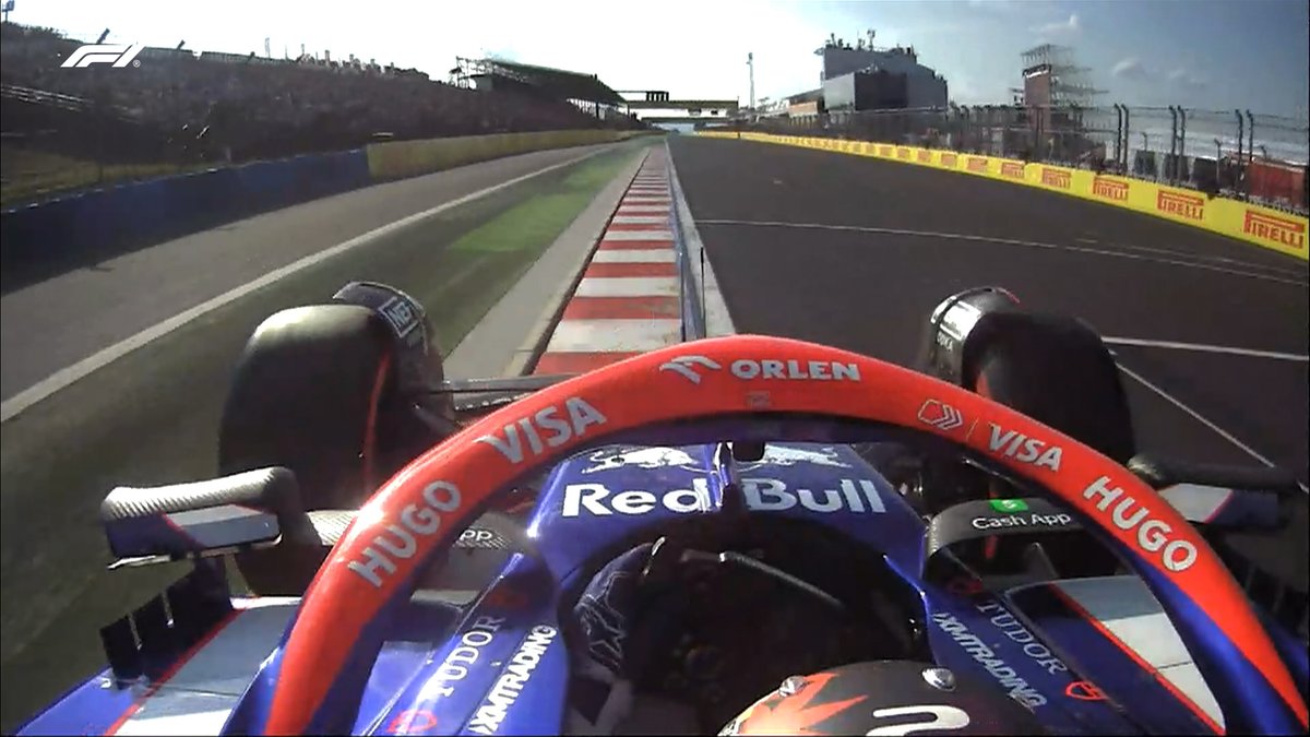F1's tweet photo. Yuki's engineer: "Let's go, let's go, let's go..."
Yuki: "OK, don't rush me!" 😤

#F1 #HungarianGP https://t.co/YU1DUK72xe