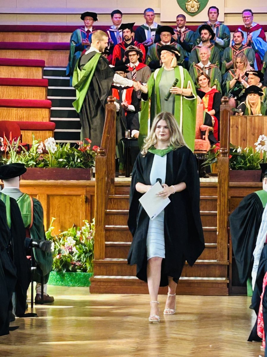 LadyFillets's tweet photo. Proud Mum #LeedsGrad #UniversityofLeeds https://t.co/vVZFipuDVo