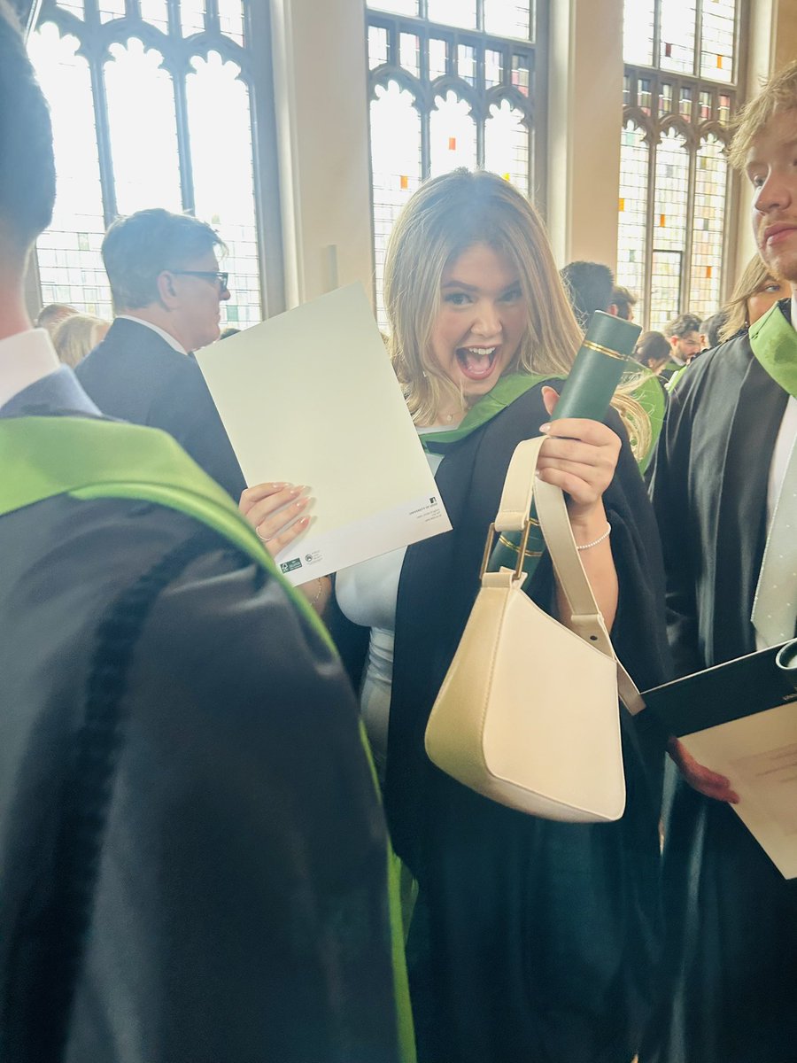 LadyFillets's tweet photo. Proud Mum #LeedsGrad #UniversityofLeeds https://t.co/vVZFipuDVo