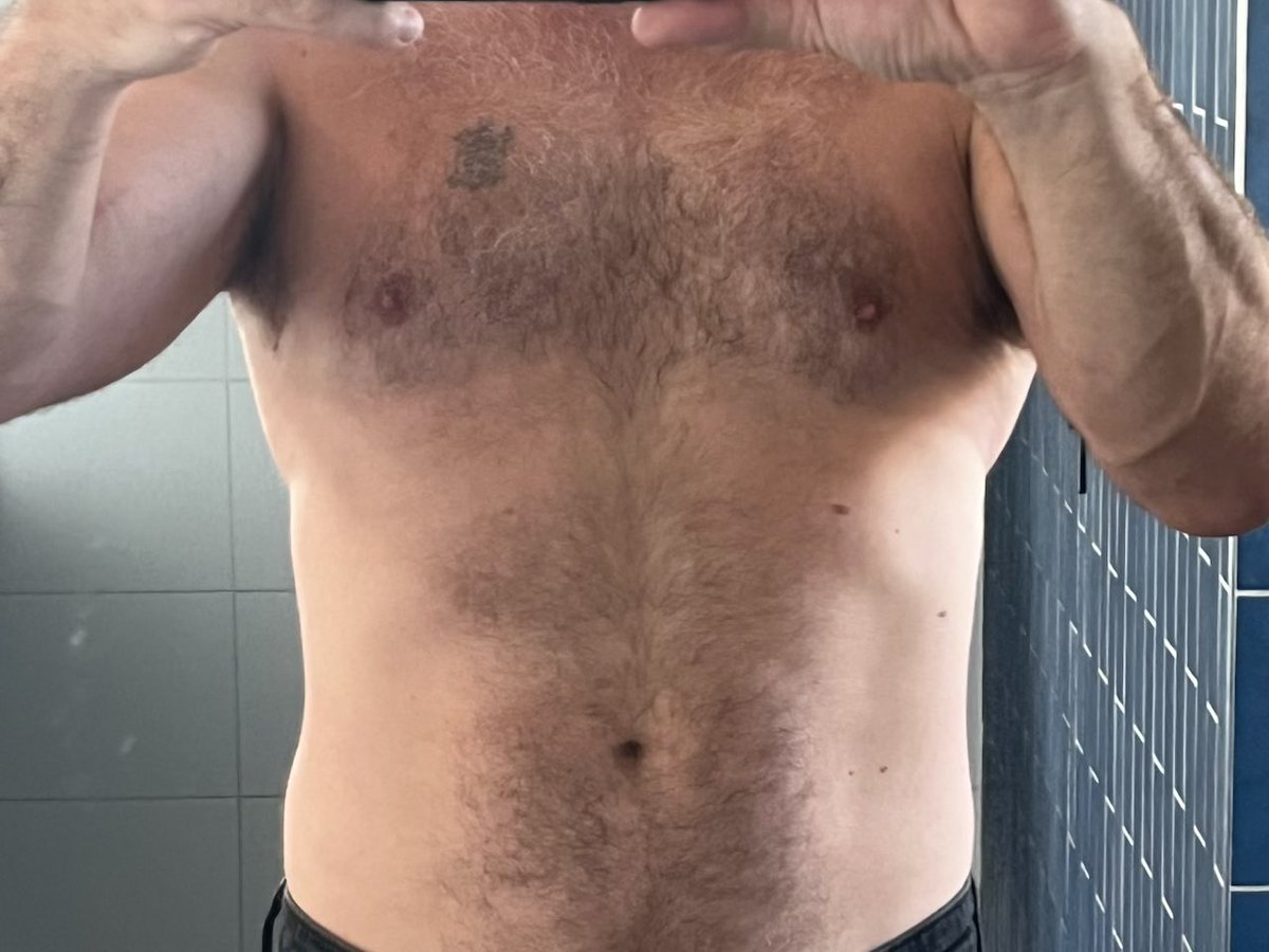 DThrob's tweet photo. Shower time https://t.co/UOCbwakZAT