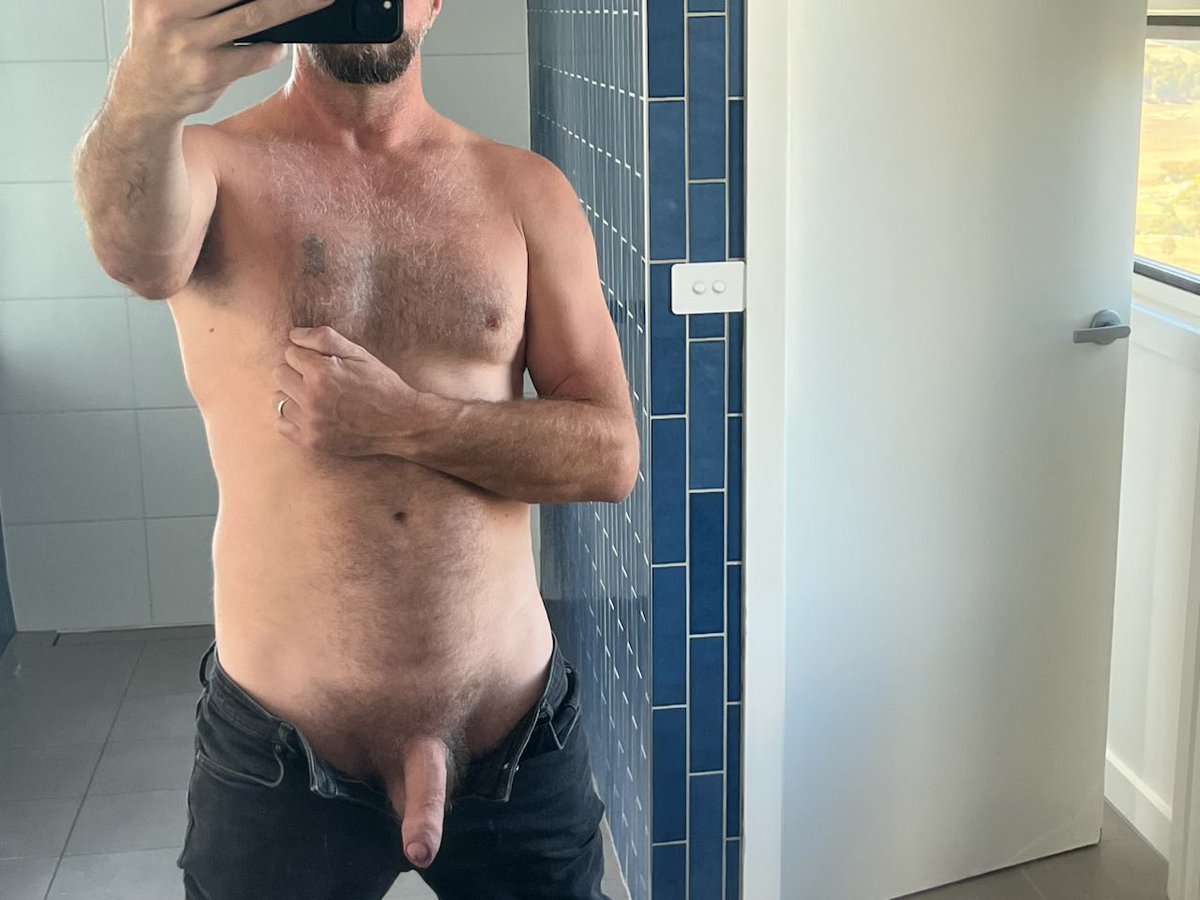 DThrob's tweet photo. Shower time https://t.co/UOCbwakZAT