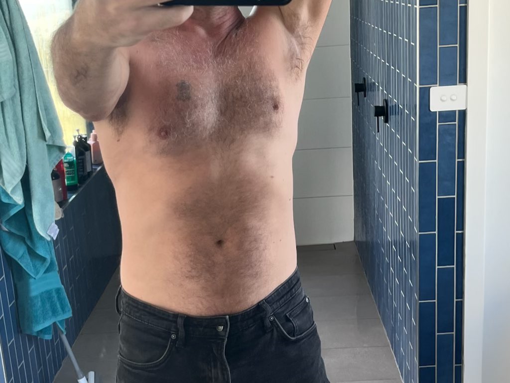 DThrob's tweet photo. Shower time https://t.co/UOCbwakZAT