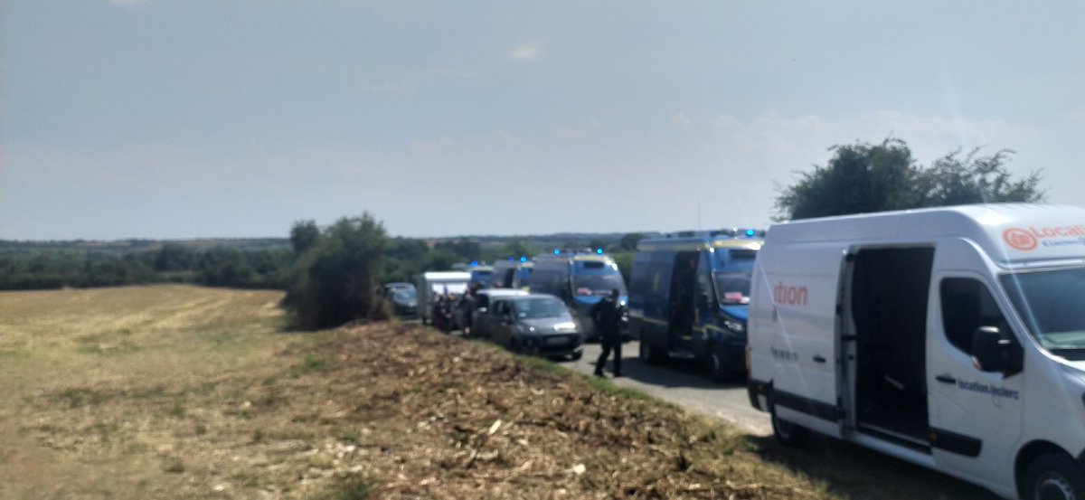 L'une de nos équipes d'observation à pu documenter le maintien de l'ordre autour de cette bassine.