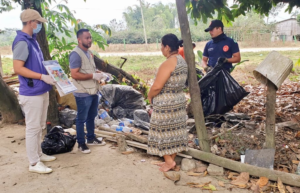 DPS_LosRios's tweet photo. #Urdaneta | Equipo distrital de Vigilancia de la Salud intensifica acciones de control vectorial, en el sector Los Sauces.

✅Mingas de destrucción de criaderos de vectores
✅Fumigación
✅Abatización

👍🏻Prevenimos y controlamos la proliferación del mosquito transmisor de #Dengue. https://t.co/F9D9dpoq1e