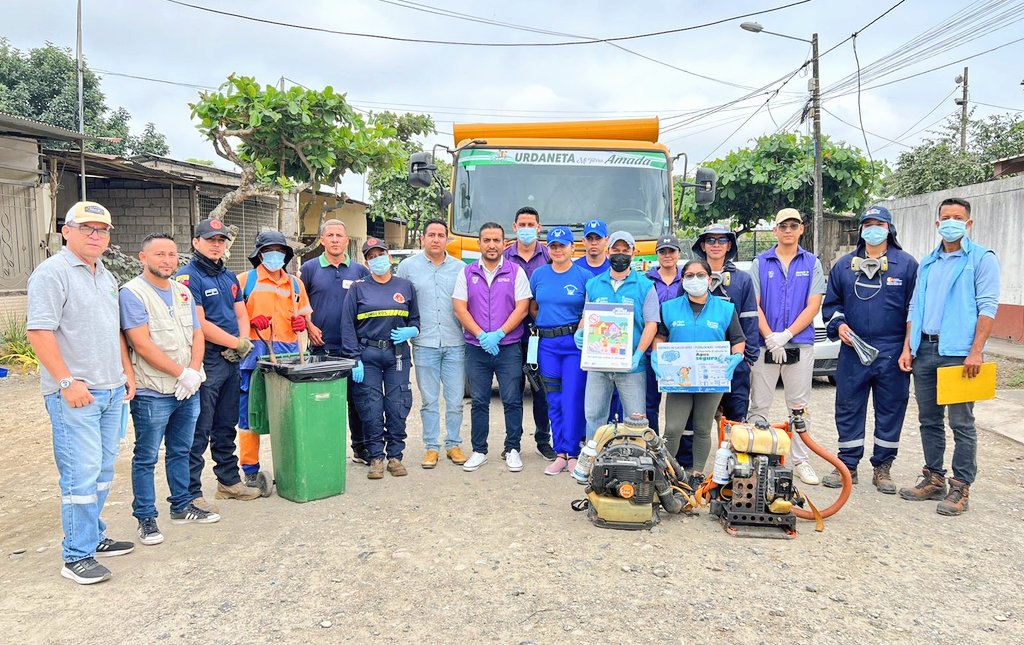 DPS_LosRios's tweet photo. #Urdaneta | Equipo distrital de Vigilancia de la Salud intensifica acciones de control vectorial, en el sector Los Sauces.

✅Mingas de destrucción de criaderos de vectores
✅Fumigación
✅Abatización

👍🏻Prevenimos y controlamos la proliferación del mosquito transmisor de #Dengue. https://t.co/F9D9dpoq1e