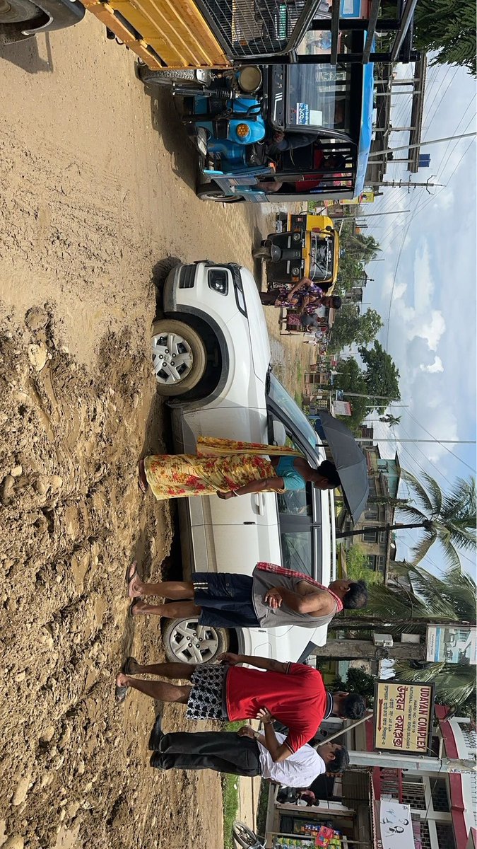ronaksethii's tweet photo. @amrut_MoHUA please tell your department to fill this land which is blocked for last 2 months. https://t.co/GVH5K2Re59