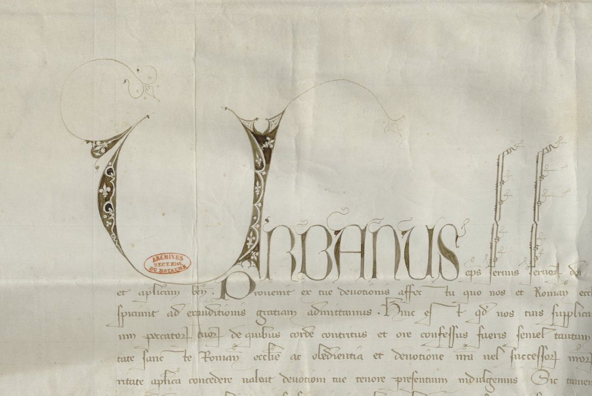 L'alliance du trône et de l'autel ! 
Initiale aux fleurs de lys du pape Urbain V dans une bulle adressée au roi Charles V (#Avignon, octobre 1370) : un document exceptionnel des <a href="/ArchivesnatFr/">Archives nationales de France</a>