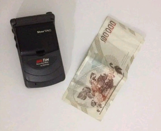 viaggrego's tweet photo. Era un lontano #Sabato #Sera del 1997. Avevi in #tasca solo uno #StarTac #Motorola ed una #Banconota da 100mila Lire, ma eri il #Padrone del #Mondo! Questa #Europa ci ha #tolto, da decenni ormai, anche il #sorriso!
https://t.co/lJ45n2BBvq https://t.co/G4NqY2VVo7