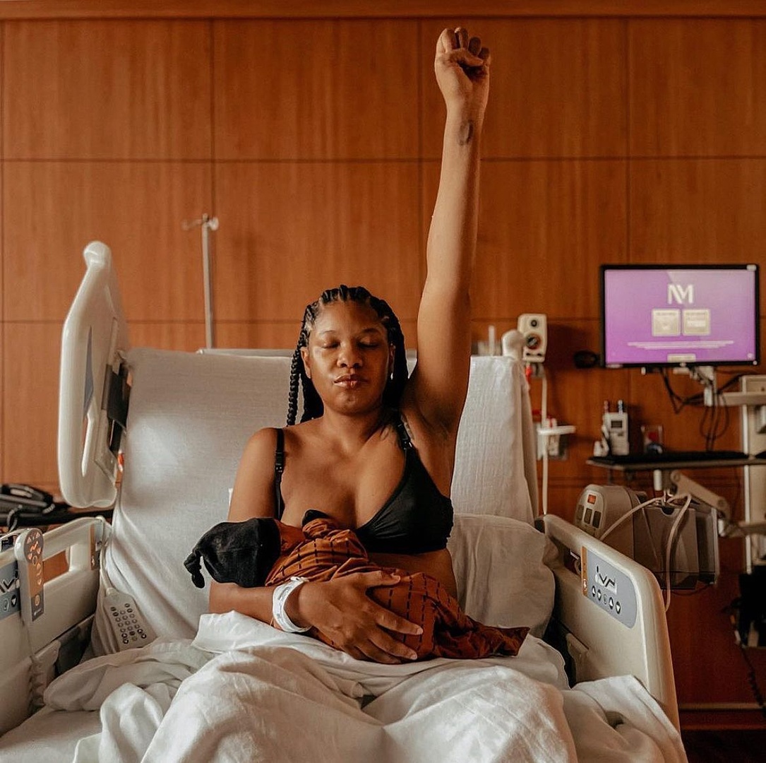 BElovedBIRTHBlackCentering (@beblkcentering) on Twitter photo ICONIC. ✊🏾 We want every mother and birthing parent to feel empowered and strong like this!
📸 <a href="/mamafreshchi/">Mama Fresh</a>
#BeBLKCentering #BlackMoms ICONIC. ✊🏾 We want every mother and birthing parent to feel empowered and strong like this!
📸 <a href="/mamafreshchi/">Mama Fresh</a>
#BeBLKCentering #BlackMoms