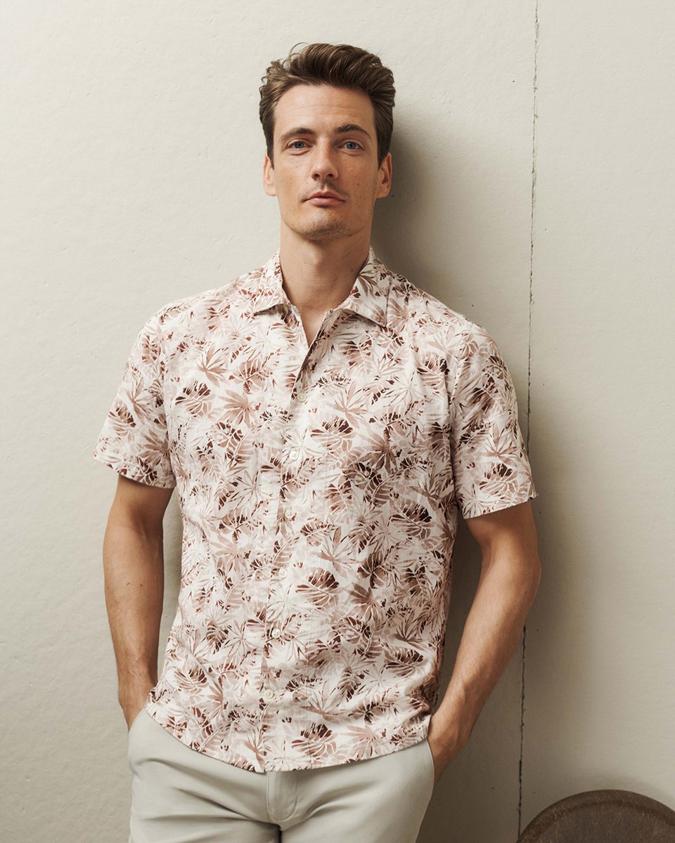 34Heritage's tweet photo. Capture the essence of summer in a lightweight shirt. These options are relaxed yet polished additions to your warm-weather wardrobe. Shop shirts: https://t.co/kgZQCZbuOc https://t.co/9WkpV9QovC