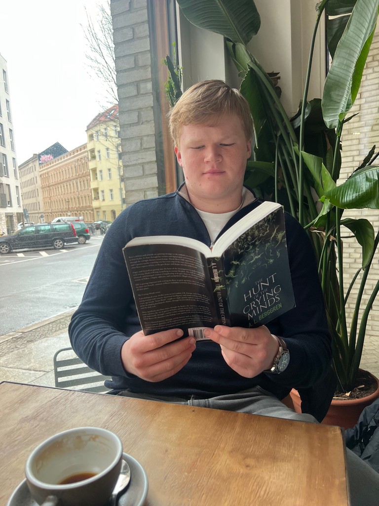 alberggren_'s tweet photo. #readerspic of the day ποΈβοΈ
#alberggren #thecryingminds #psychologicalthriller #reader #booklover #bookclub #booksbooksbooks #reading #read #book #bookworm #booklovers #bookaddict #bookcommunity #summer #summertime #summer2024 #coffee https://t.co/uz0Rono1Lr