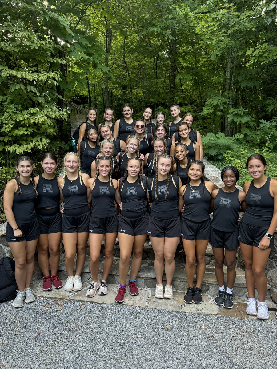 daleyeahcheer's tweet photo. 25 individuals who made the decision to become 1️⃣TEAM

Cheer camp the Warrior Way! 🏔️

#nomore #noless #burlychicks https://t.co/FgT5m8pu21
