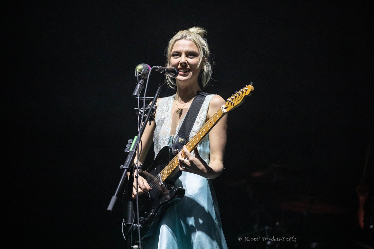 O2AcademyBrix's tweet photo. Happy birthday to @wolfalicemusic's lead vocalist @elliecrowsell ✨

📸 @naomi_dsmith for @academyamg (𝘱𝘭𝘦𝘢𝘴𝘦 𝘥𝘰 𝘯𝘰𝘵 𝘶𝘴𝘦 𝘸𝘪𝘵𝘩𝘰𝘶𝘵 𝘱𝘦𝘳𝘮𝘪𝘴𝘴𝘪𝘰𝘯) #EllieRowsell

O2 Academy Brixton - Thursday 20 December 2018 https://t.co/20d7gtw1EY