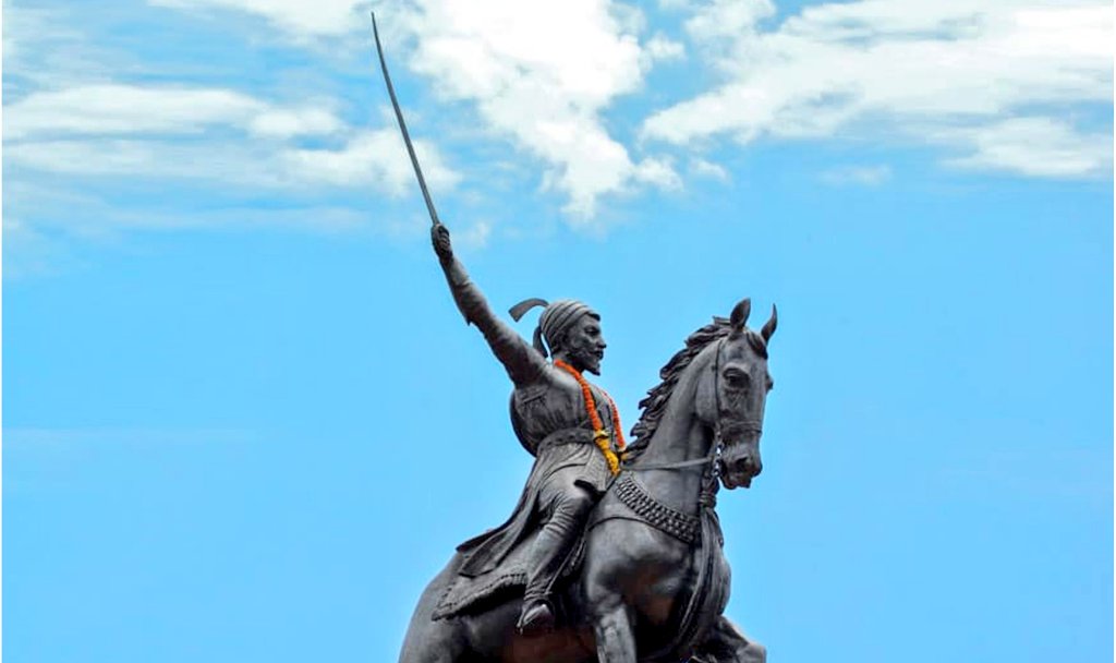 KirenRijiju's tweet image. I feel very satisfied as the legendary #WaghNakh returns to India! Chhatrapati Shivaji Maharaj’s iconic Tiger Claw,  which was used to vanquish  Afzal Khan has returned home from London. It is now proudly displayed at Shivaji Museum, Satara.