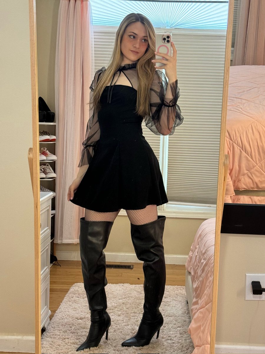 Do you guys like tall girls? 😈