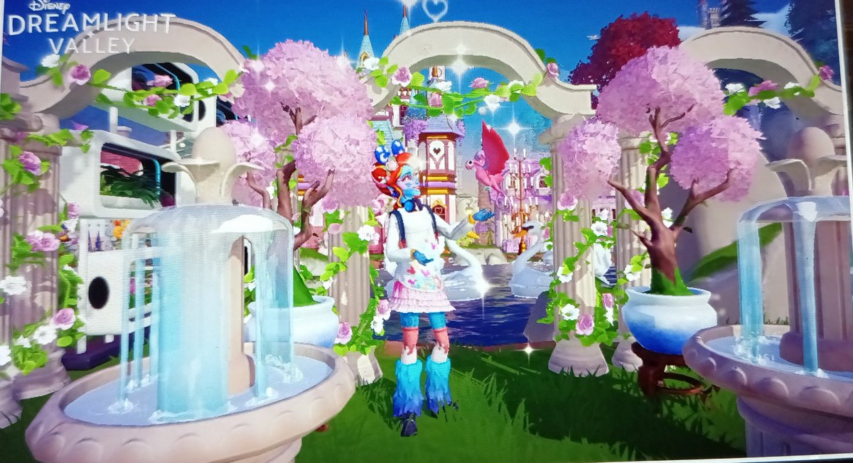 Addison27058783's tweet photo. @DisneyDLV I really love how this one came out I did it for my IRL friends dream snap this got her 4k moonstones and I am happy I did so good that she got a lot of moonstones. https://t.co/U9KMpbuaPn