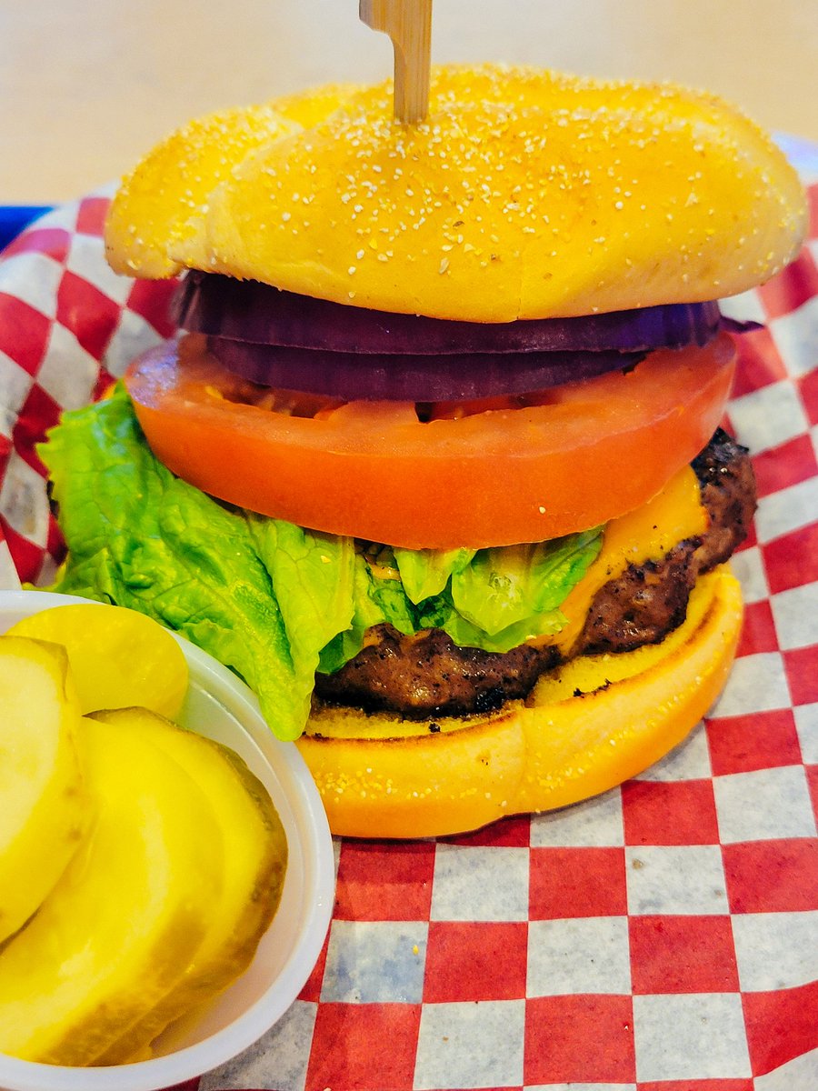 AshevilleFoodie's tweet image. Got a chance to stop by Thunder Burgerz in West Asheville, and I gotta say, their food is so good, and the prices are even better! It's located in the old Dairy Queen location, near Dunkin Donuts 🤩😋 #ashevillefoodie #avleats