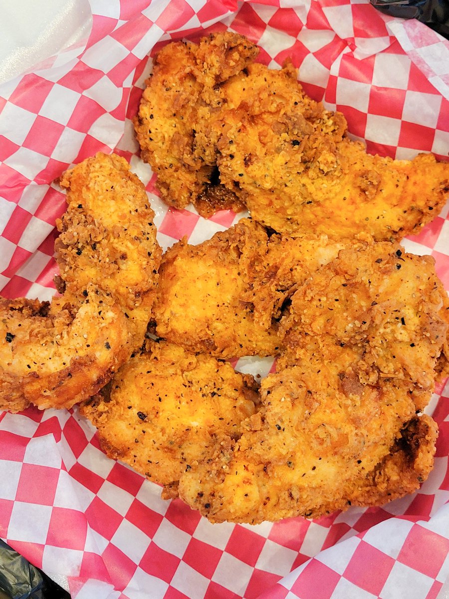 AshevilleFoodie's tweet image. Got a chance to stop by Thunder Burgerz in West Asheville, and I gotta say, their food is so good, and the prices are even better! It's located in the old Dairy Queen location, near Dunkin Donuts 🤩😋 #ashevillefoodie #avleats