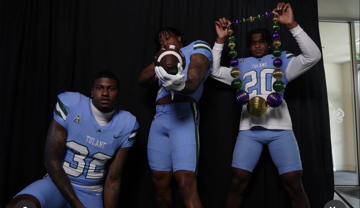 TULNrecruiting's tweet photo. New secondary lookin scary 👀🔒

@1_jahiem
@LuTillery0
@MicahMRobinson1
@EzaiahShine
@RayshawnPleasa1
@DespanieBailey
@tchienchou
@javion1_

🌊🧃 https://t.co/xT2ldAT407