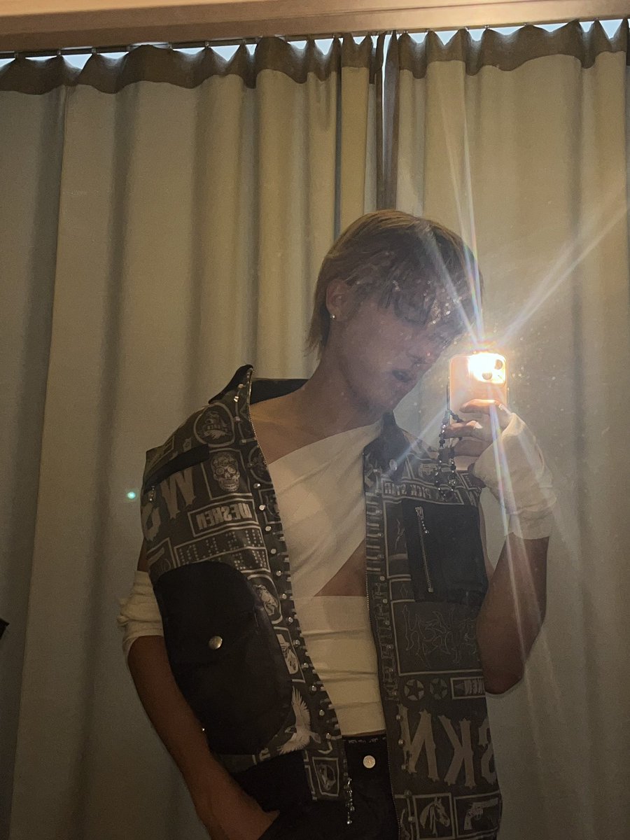 [ERIC] THE B!! ’Gibberish‘ がついにでました 🥳 おりこん  1い ほんとうにありがとう　たくさんきいてください 🎧 ぼくたちtourのときぜったい あいましょ~ ❤️