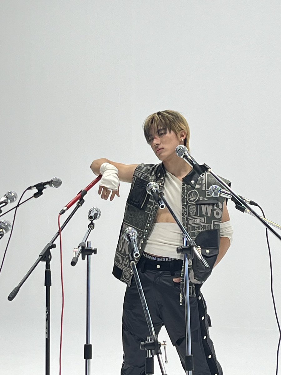 THEBOYZJAPAN's tweet photo. [ERIC] THE B!! ’Gibberish‘ がついにでました 🥳 おりこん  1い ほんとうにありがとう　たくさんきいてください 🎧 ぼくたちtourのときぜったい あいましょ~ ❤️ https://t.co/Rs6QJTZupK