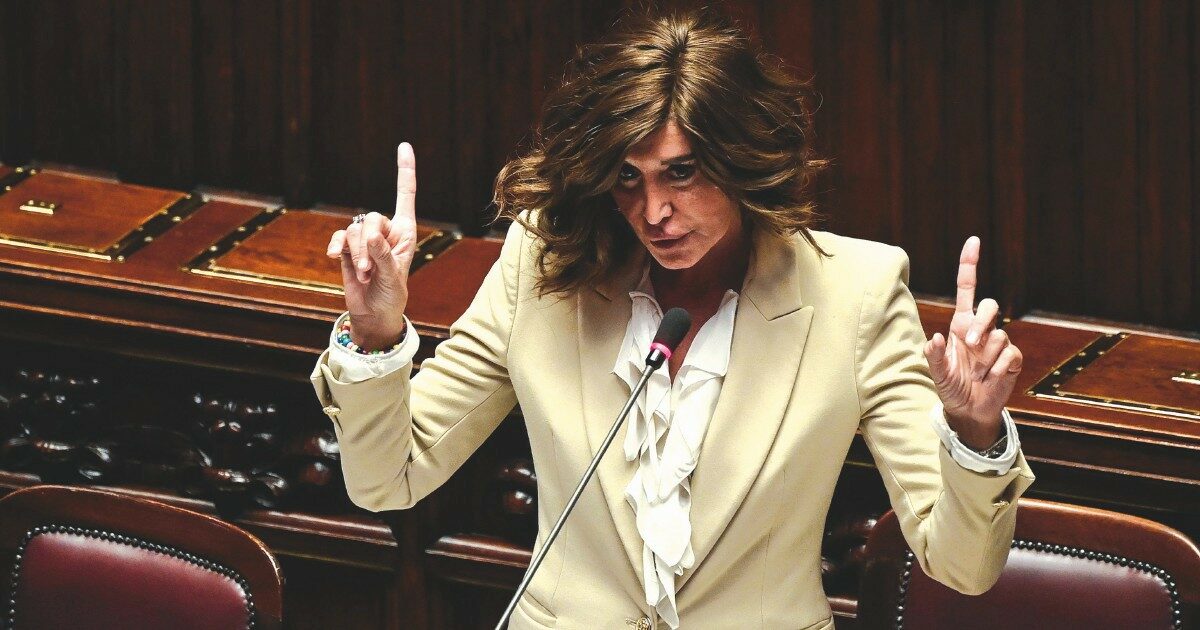 maurizioacerbo's tweet photo. Siamo ultimi in Europa per numero di laureati e il governo taglia 513 milioni alle università? 
D'altronde dobbiamo trovare i soldi per le spese militari. 
Continueranno a mancare i medici ma di sicuro avremo più militari. 

#università https://t.co/HxOA0CeLmP