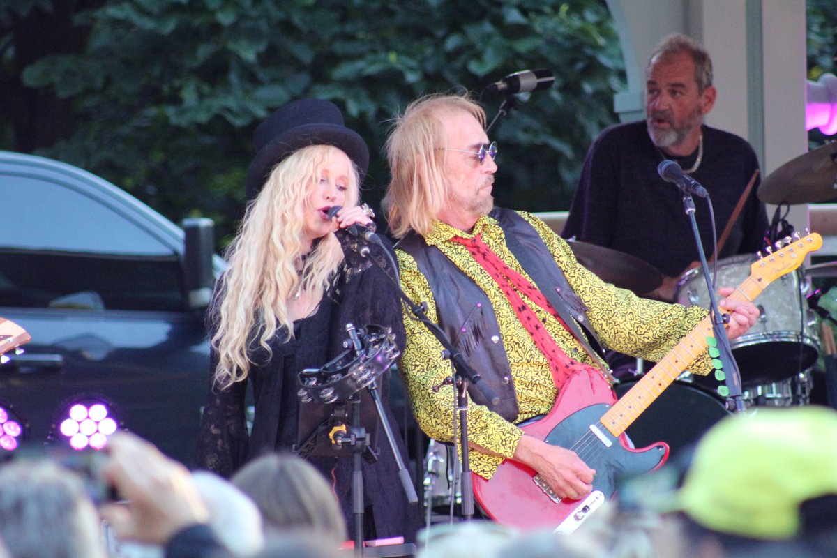 UPresents's tweet image. Petty Nicks took the stage and delivered a phenomenal performance at the bandstand last night! The crowd danced the night away! Don't miss out on more live music next week! 🎸🎵🎙️

Photos courtesy UBIA.

#TNATB #UnionvilleMainStreet #LiveMusic #ThursdayNightsAtTheBandstand
