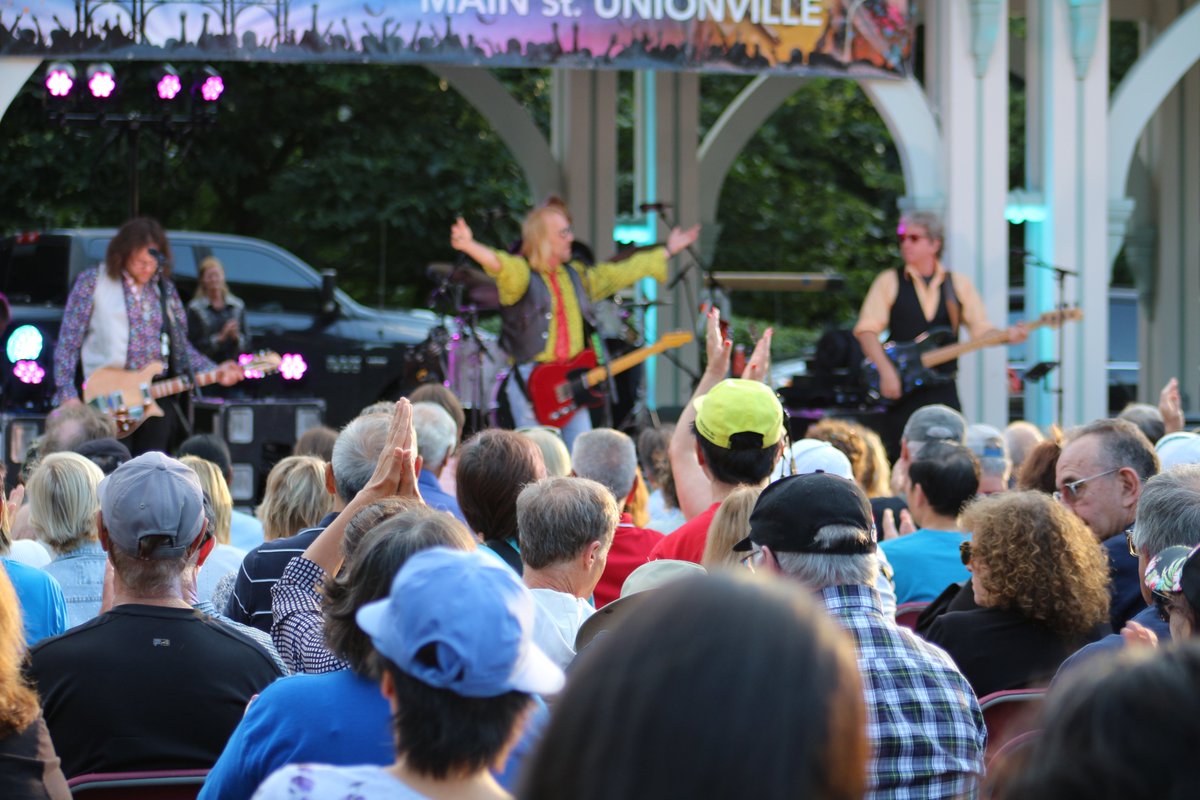 UPresents's tweet image. Petty Nicks took the stage and delivered a phenomenal performance at the bandstand last night! The crowd danced the night away! Don't miss out on more live music next week! 🎸🎵🎙️

Photos courtesy UBIA.

#TNATB #UnionvilleMainStreet #LiveMusic #ThursdayNightsAtTheBandstand