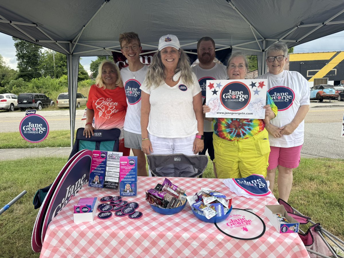 JaneGeorgeTN's tweet photo. Make sure to get out and early vote. It is essential that we show up to the polls early! Do not wait until Election Day! 

The link in my bio will show you the locations where Knox County residents can vote. 

Polls are open until 7pm tonight! https://t.co/dnri56AOg0