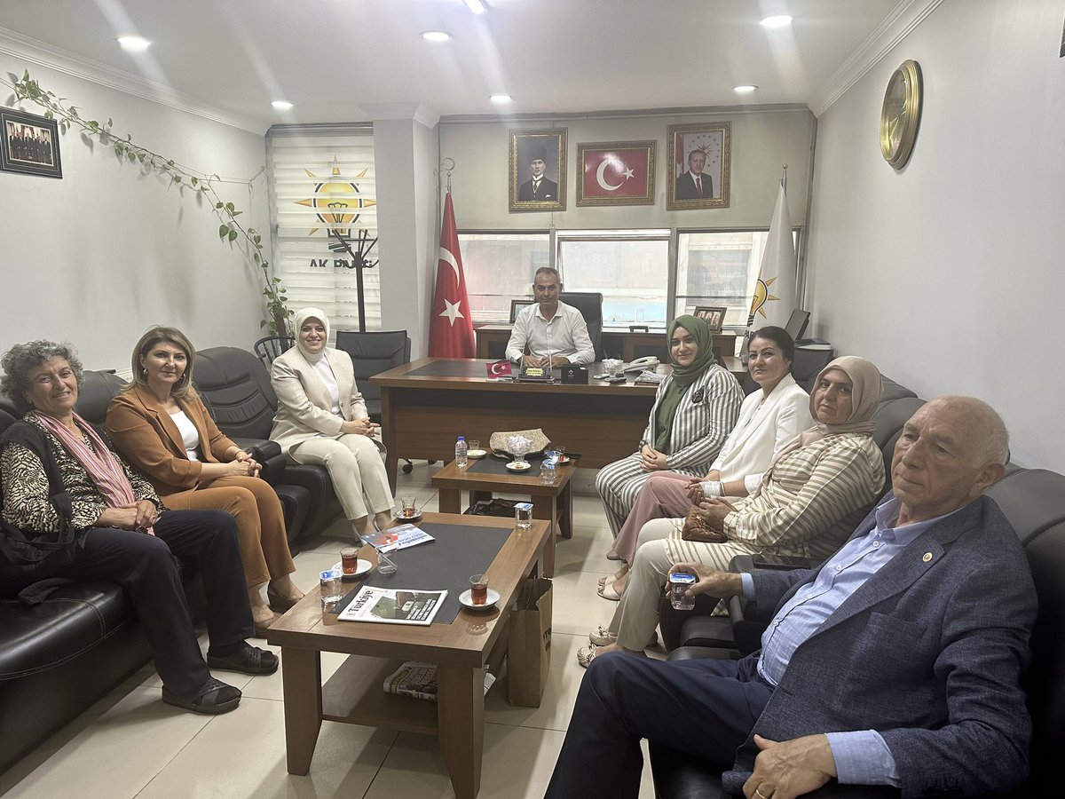 guvendemirel76's tweet photo. Genel Başkan Yardımcımız Sn @yzyilmaz55 , 27. Dönem Van Vekilimiz Sn @irfankartal_65 , Yerel Yönetimler Başkan Yardımcıları Sn @aliinci_54 ve Sn @aysesula teşkilatımızı ziyaret ederek çalışmalarımız hakkında değerlendirmelerde bulundular. 

Ziyaretleri için teşekkür ediyoruz. https://t.co/caDGt1Eviz