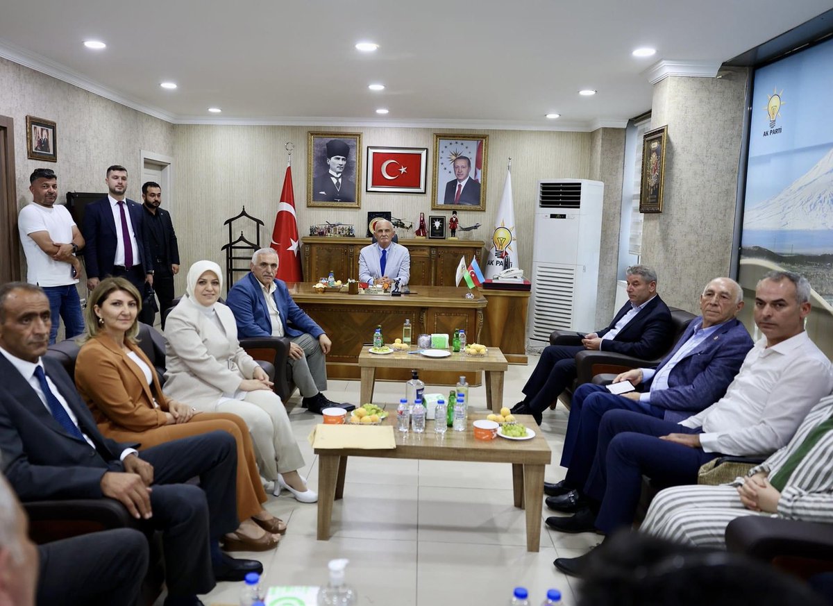 guvendemirel76's tweet photo. Genel Başkan Yardımcımız Sn @yzyilmaz55 , 27. Dönem Van Vekilimiz Sn @irfankartal_65 , Yerel Yönetimler Başkan Yardımcıları Sn @aliinci_54 ve Sn @aysesula teşkilatımızı ziyaret ederek çalışmalarımız hakkında değerlendirmelerde bulundular. 

Ziyaretleri için teşekkür ediyoruz. https://t.co/caDGt1Eviz