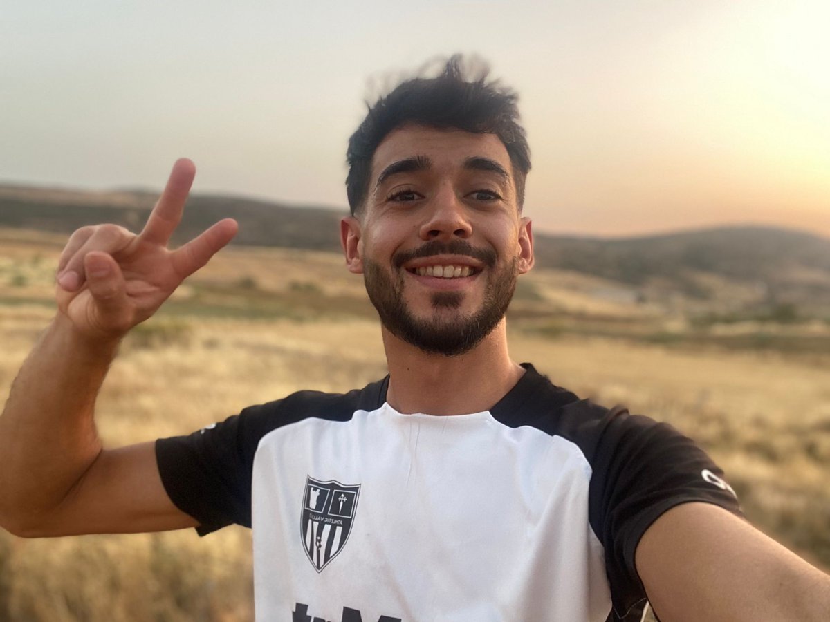 AthleticValle's tweet photo. ‼️RENOVACIÓN‼️

Otro jugador de la casa que renueva, otro jugador que siente el escudo.

Jugador que no necesita presentación, su buen hacer con el balón es su seña de identidad, es del club de los amigos del balón. 

¡JOSELITO SE QUEDA! https://t.co/61tF5PKcBr