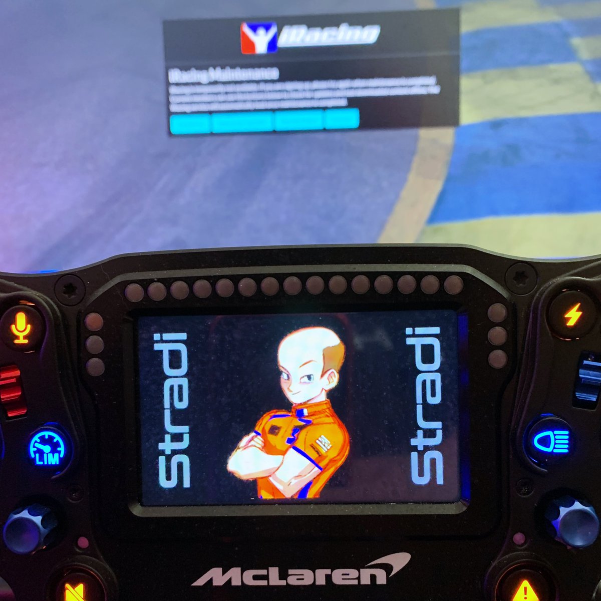Stradi81's tweet photo. Mi volante #Ascher se ha quedado calvo esperando a que vuelva @iRacing https://t.co/AXu9eXS2b0