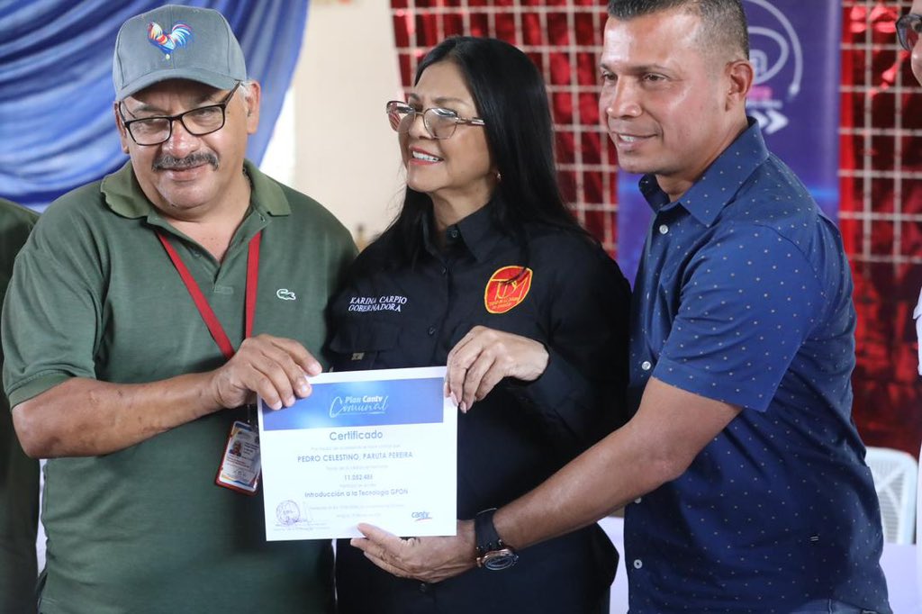 Soykarinacarpio's tweet photo. Junto al M/G Jesús Aldana y al Alcalde @brullervysuarez se instalo Fibra óptica Cantv en el sector José Félix Ribas, municipio Mario Briceño Iragorry #Aragua seguimos garantizando el bienestar de nuestra gente, gracias a los esfuerzos de nuestro Presidente @NicolasMaduro https://t.co/mL0m0VS7tP