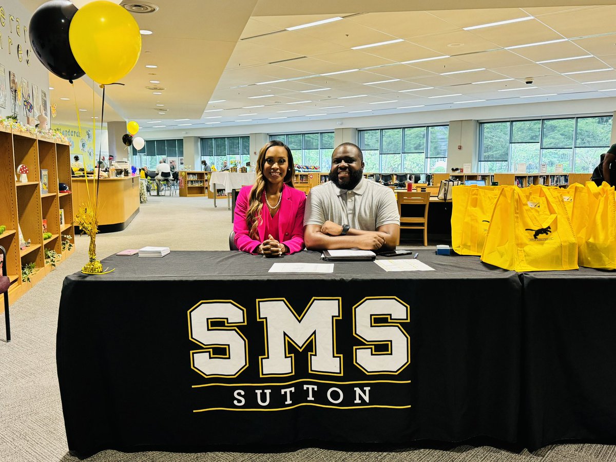 MerriweatherEDU's tweet photo. 🎉 We welcomed our new teachers in style today as they prepare for day one! We have such a talented group of teachers who we are excited to have in front of our @SuttonCougars students! Thank you @MrEdwardsELA and @fhenderson1908 for your leadership! 💪🏾 https://t.co/4KzM6nOPac