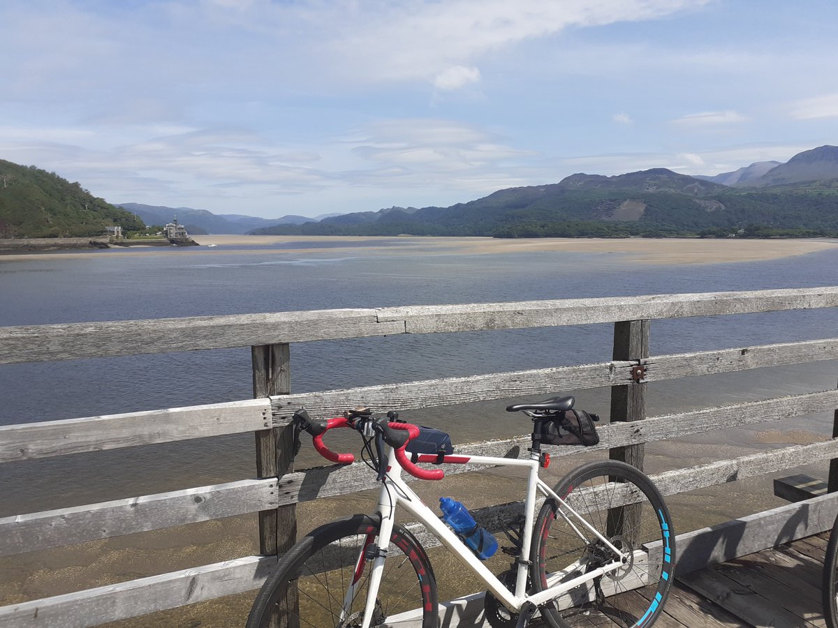 WelshChrisP's tweet photo. Loved #cycling along the #MawddachTrail today. Took the ferry from #Fairbourne to #Barmouth for lunch before heading back to #Dolgellau A fab sunshiny day in #NorthWales @NWalesSocial @DerekTheWeather @CyclingUK_Wales @visitdol https://t.co/iAYI8lnVmp
