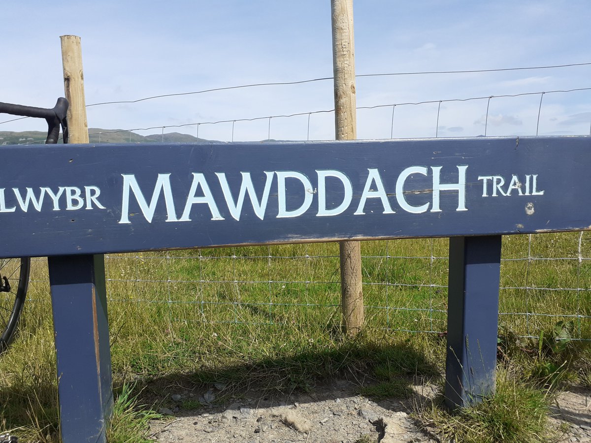 WelshChrisP's tweet photo. Loved #cycling along the #MawddachTrail today. Took the ferry from #Fairbourne to #Barmouth for lunch before heading back to #Dolgellau A fab sunshiny day in #NorthWales @NWalesSocial @DerekTheWeather @CyclingUK_Wales @visitdol https://t.co/iAYI8lnVmp