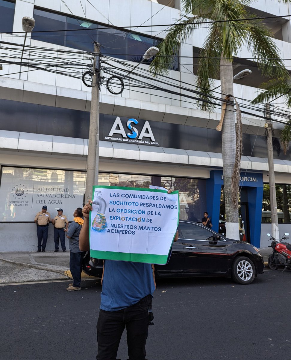 SuchiNOgranjas's tweet photo. Nos oponemos firmemente a la operación de la Granja Suchitlán, gestionada por Avícola Salvadoreña S.A. de C.V., debido a los graves impactos ambientales y sociales que representa para nuestra comunidad. #SuchitotoContraLasGranjas 
El agua no se vende, se cuida y se defiende. https://t.co/cA2Tj9Z2qW