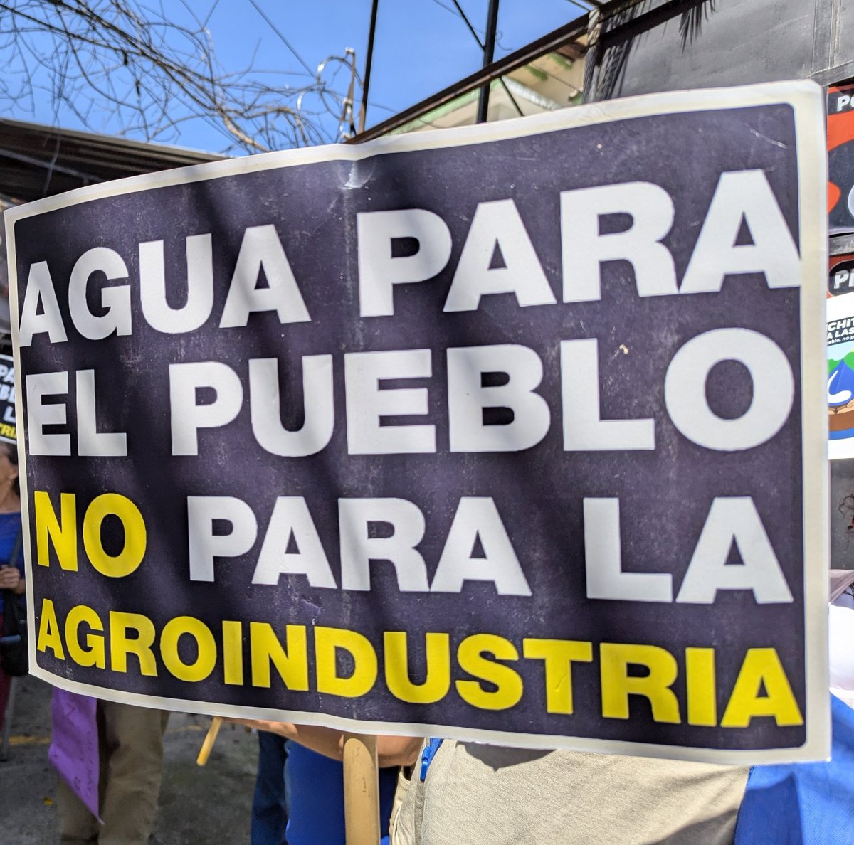 SuchiNOgranjas's tweet photo. Nos oponemos firmemente a la operación de la Granja Suchitlán, gestionada por Avícola Salvadoreña S.A. de C.V., debido a los graves impactos ambientales y sociales que representa para nuestra comunidad. #SuchitotoContraLasGranjas 
El agua no se vende, se cuida y se defiende. https://t.co/cA2Tj9Z2qW