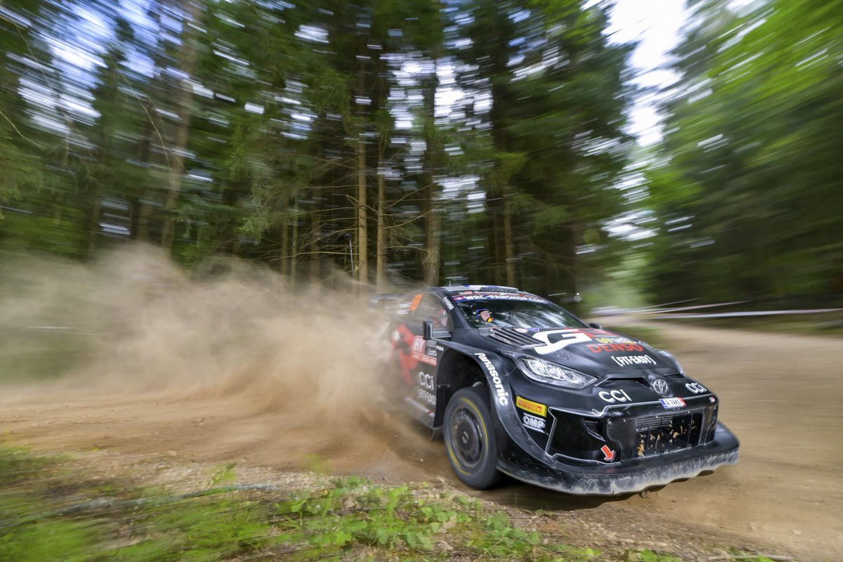 JonneHalttunen's tweet photo. POV : your dad wave you on @lvrally stages 😁
Efficient support as we are leading tonight after a good day on fast latvian roads. Obviously we try the same tomorrow with still a long day to go!
#kallerovanperä #jonnehalttunen #tgr_wrc #okauto #unibet #konnegroup #marinefi https://t.co/z9SciuTtO0