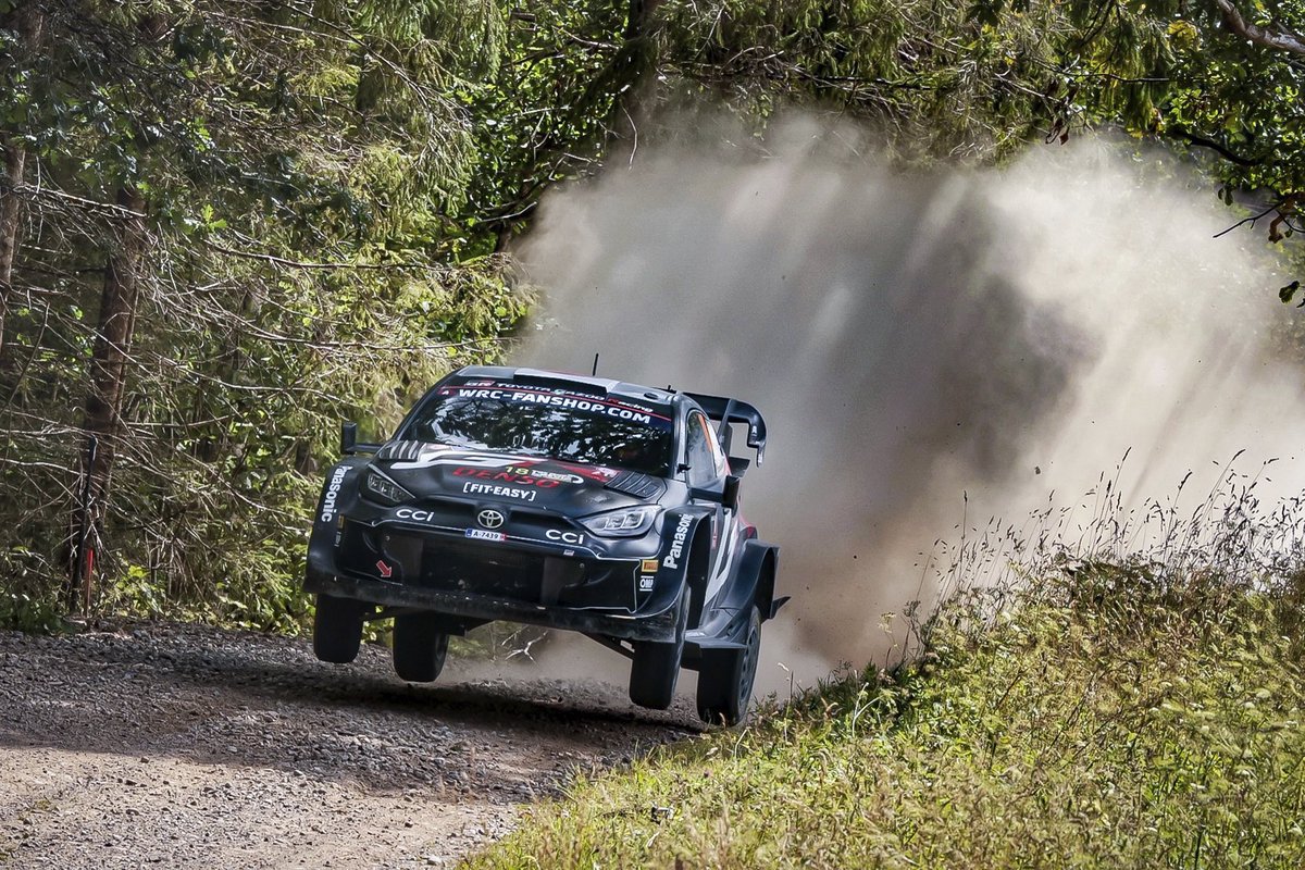 JonneHalttunen's tweet photo. POV : your dad wave you on @lvrally stages 😁
Efficient support as we are leading tonight after a good day on fast latvian roads. Obviously we try the same tomorrow with still a long day to go!
#kallerovanperä #jonnehalttunen #tgr_wrc #okauto #unibet #konnegroup #marinefi https://t.co/z9SciuTtO0