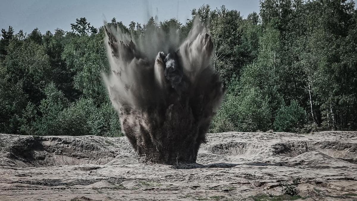 1WBPanc's tweet photo. Saperzy w akcji 💥
Niszczenie materiałów wybuchowych i niebezpiecznych zebranych podczas interwencyjnego oczyszczania terenu przez 17 Patrol Saperski💣🧨
#Saper bohater czasu pokoju https://t.co/vIzsIkvfcY