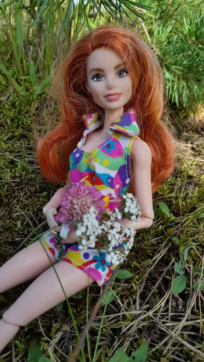 SwedishGamester's tweet photo. It's not easy for Stephanie (aka #Barbie) to #WalkHome on those short legs of hers (even though she's tall for a #doll) so we #TakeaBreak to rest her legs for a little while. And to #PickFlowers! ๐
#toyphotography https://t.co/NLKOzDXQwl