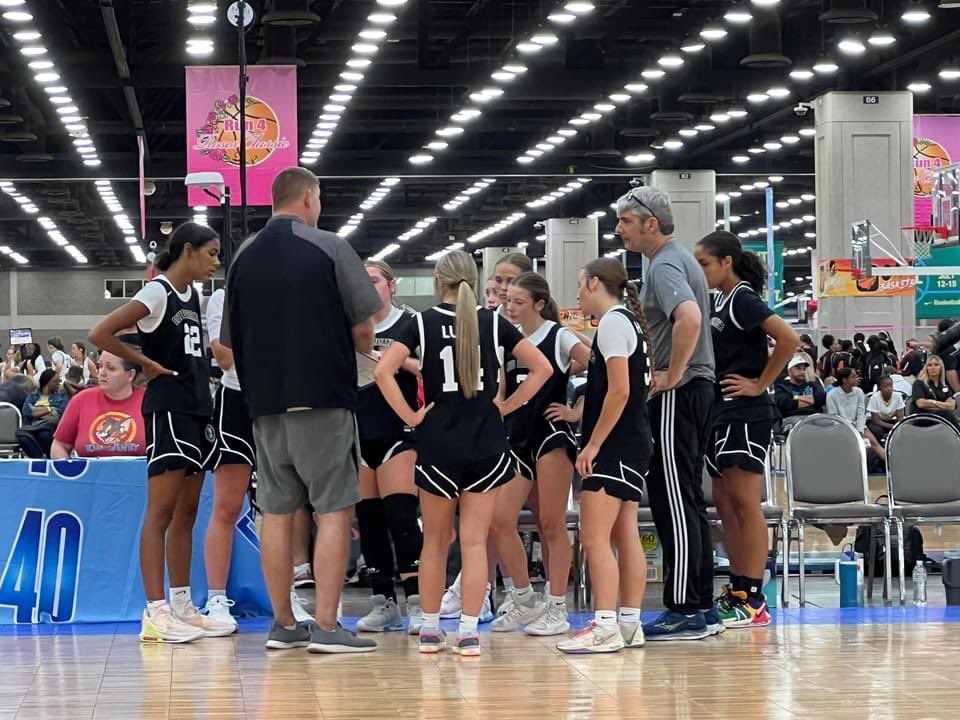CoachBPatch's tweet photo. Last run with this group this season. #growth @OhioPremierBas1 @OPB2028 https://t.co/AhHEXEvFQy