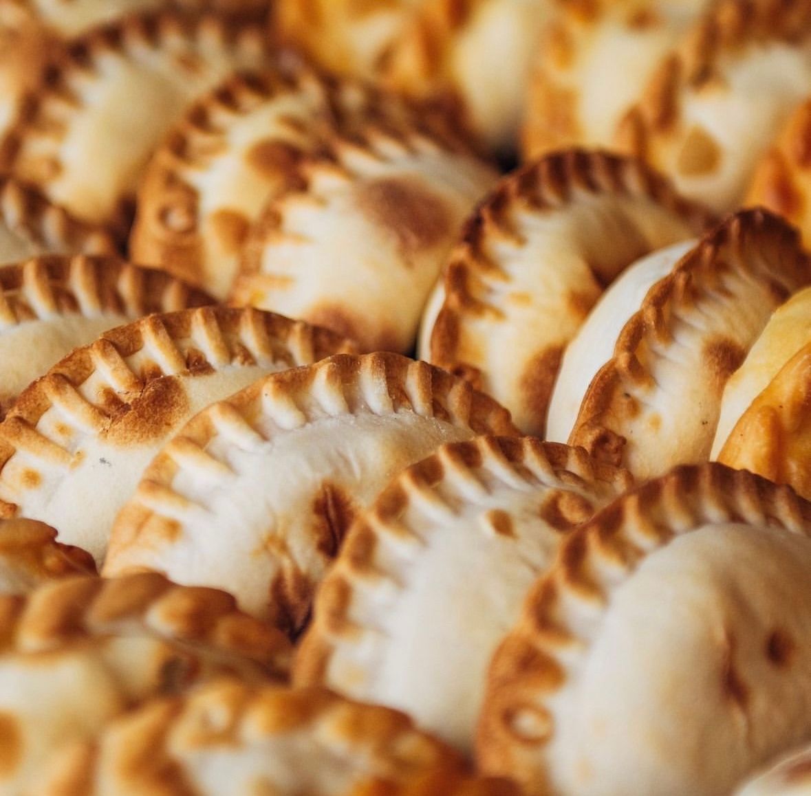 KWEmpanadas's tweet photo. Indulge in the perfect bite! Our freshly baked empanadas are bursting with flavor. Come taste the Argentinian tradition! 🤤

#kwempanadas #lovelocal #waterloo #kitchener #empanadas https://t.co/y4SVY4dFPa
