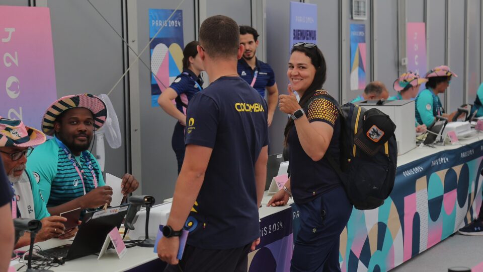 OlimpicoCol's tweet photo. 🏹 La arquería colombiana estrenó la Villa Olímpica en #Paris2024 🇫🇷

🇨🇴 La Villa Olímpica de París 2024 se abrió este jueves 18 de julio y el Comité Olímpico Colombiano recibió a los cuatro primeros atletas. 

📰: https://t.co/hdr5rbJDeH https://t.co/taJfCoskr8