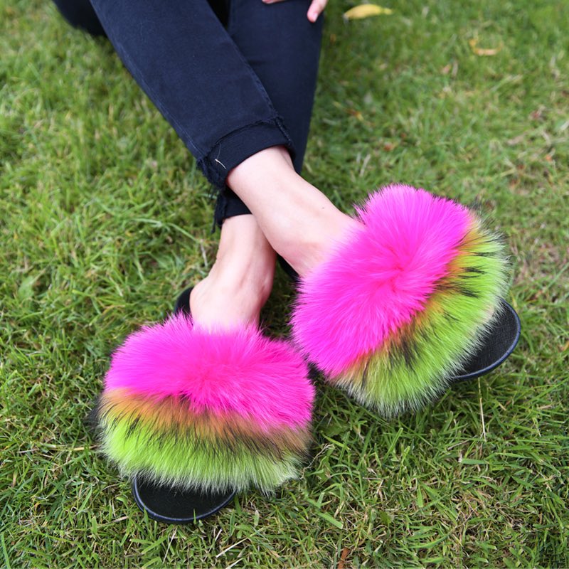 DAYMISFURRY's tweet photo. Summer is here, wear our furry slipper for a nice holiday outfit idea.#fur #slipper #furslipper #slides #furslides #foxfur #foxfurslippers #foxfurslides #shoe #furshoe #womenswear #womenfashion #womenstyle #ladyfashion #ladystyle #girlsfashion #girlstyle #girlsoutfit #furry https://t.co/jszxanTTSf