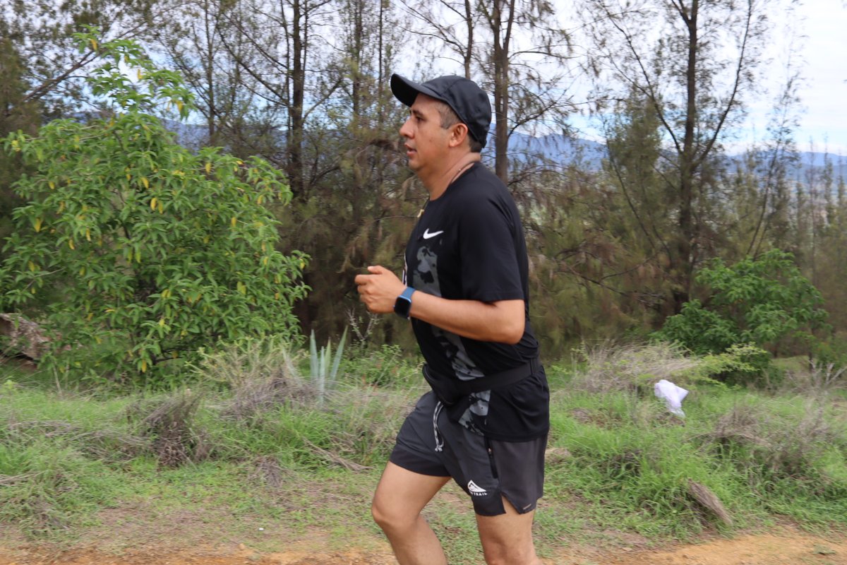 manuelduarteoax's tweet photo. 🏃🏻‍♂️ El día de hoy asistí junto con mi hijo Héctor Duarte al "VII Medio Maratón Guelaguetza 2024", corriendo 21k de distancia. 
📍 La salida y meta de la carrera fue en Santa María Atzompa.
👍🏼Correr es un deporte que disfruto mucho, además de ser una forma para cuidar nuestra salud https://t.co/21KT8tadlT